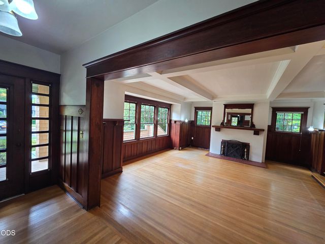 612 NW 3rd Street, Grants Pass, OR 97526