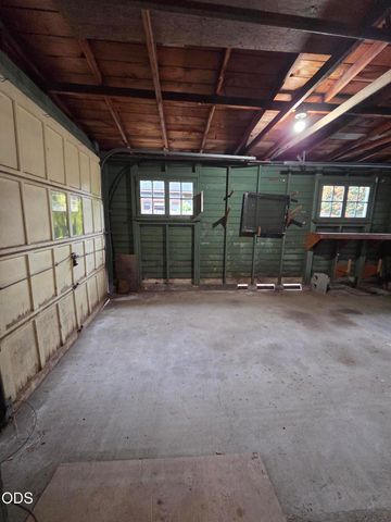 612 NW 3rd Street, Grants Pass, OR 97526