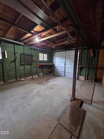 612 NW 3rd Street, Grants Pass, OR 97526