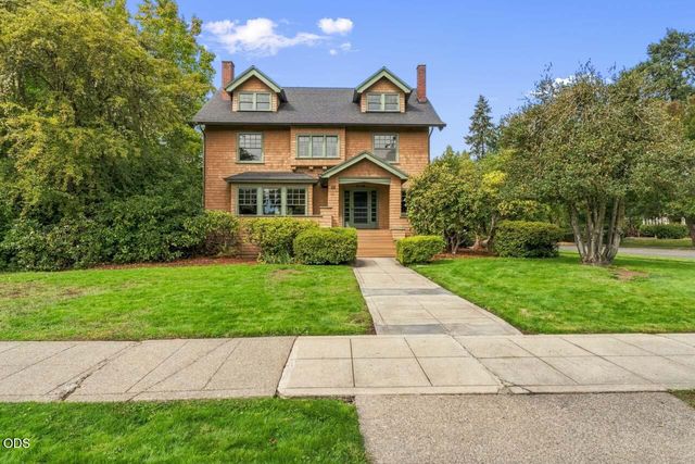 612 NW 3rd Street, Grants Pass, OR 97526