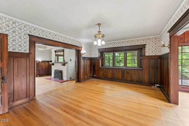 612 NW 3rd Street, Grants Pass, OR 97526
