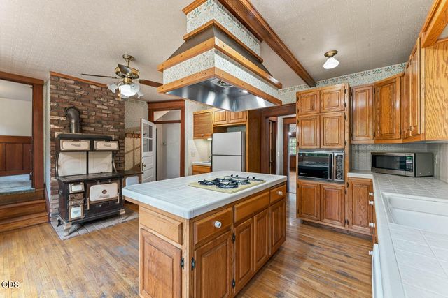 612 NW 3rd Street, Grants Pass, OR 97526