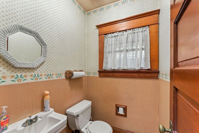 612 NW 3rd Street, Grants Pass, OR 97526