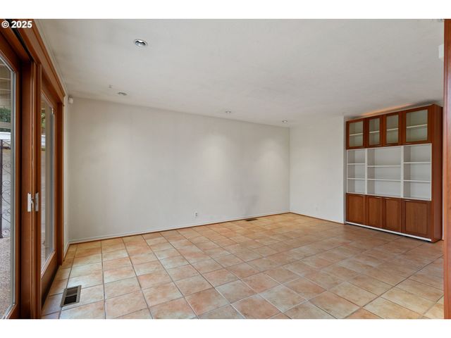 2636 MARIA Ct, West Linn, OR 97068