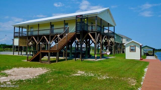 9019 Saint Teresa Drive, Bay Saint Louis, MS 39520