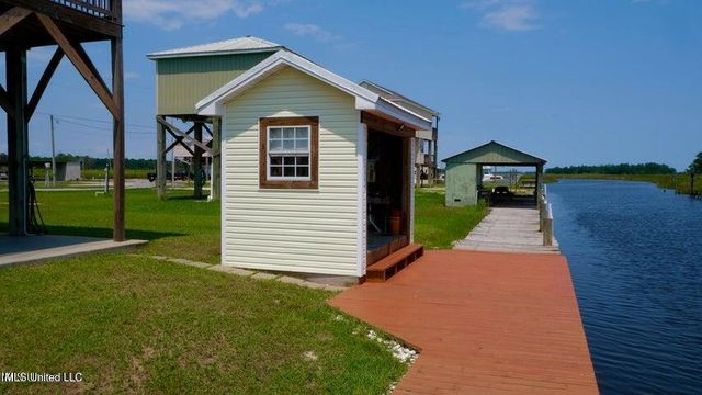 9019 Saint Teresa Drive, Bay Saint Louis, MS 39520