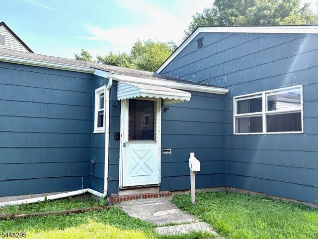 94 S 16Th Ave, Manville Boro, NJ 08835