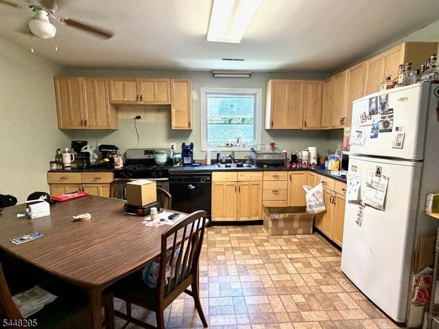 94 S 16Th Ave, Manville Boro, NJ 08835