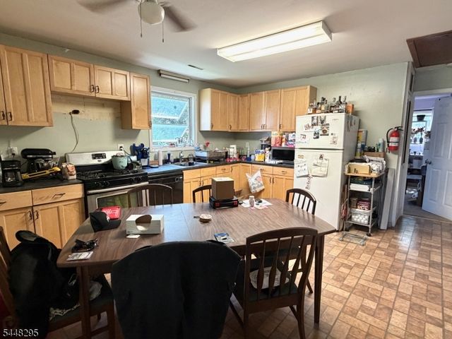94 S 16Th Ave, Manville Boro, NJ 08835