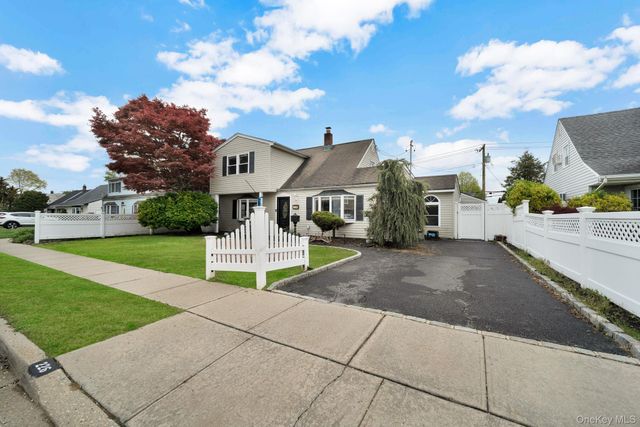 226 Old Farm Road, Levittown, NY 11756
