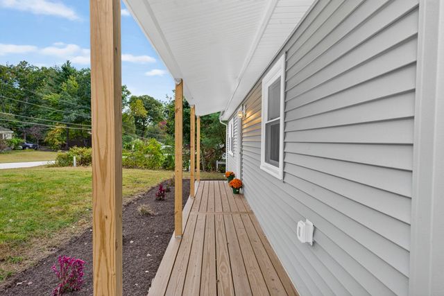 10 Bradford Drive, Merrimack, NH 03054