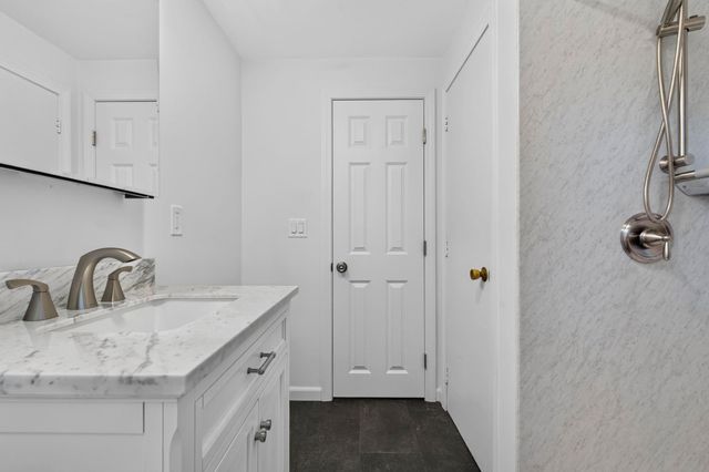 10 Bradford Drive, Merrimack, NH 03054