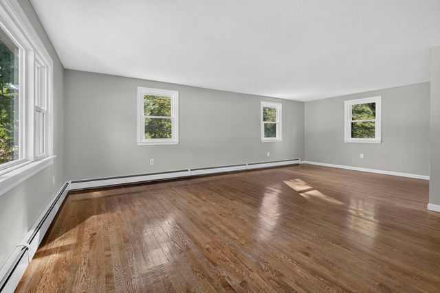 10 Bradford Drive, Merrimack, NH 03054