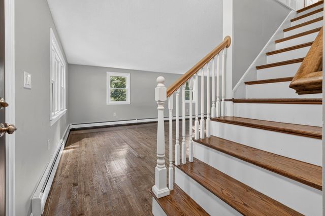 10 Bradford Drive, Merrimack, NH 03054