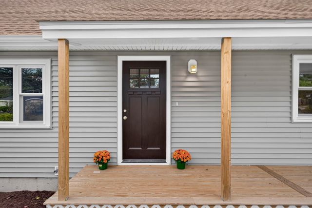 10 Bradford Drive, Merrimack, NH 03054