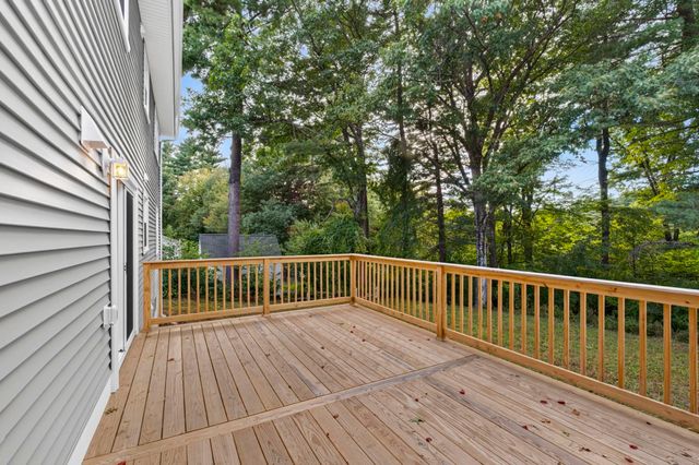 10 Bradford Drive, Merrimack, NH 03054