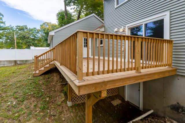 10 Bradford Drive, Merrimack, NH 03054