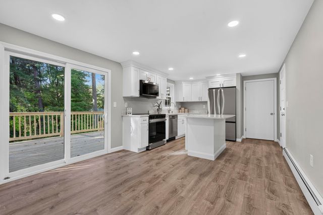 10 Bradford Drive, Merrimack, NH 03054
