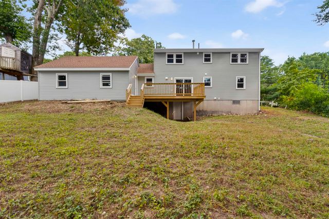 10 Bradford Drive, Merrimack, NH 03054