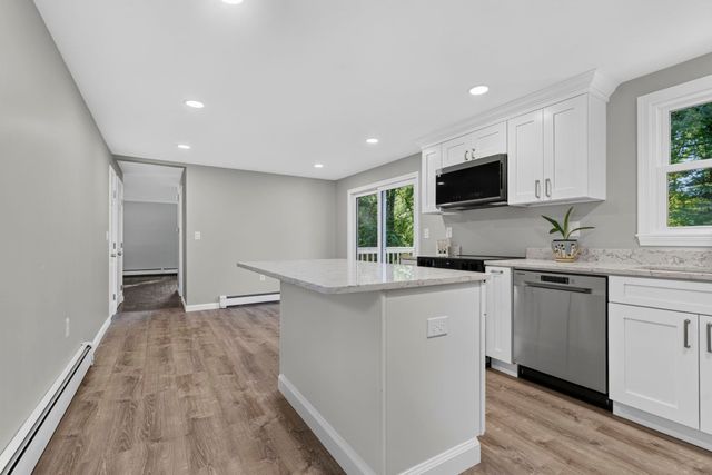 10 Bradford Drive, Merrimack, NH 03054