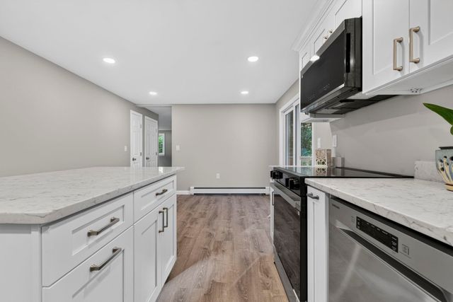 10 Bradford Drive, Merrimack, NH 03054