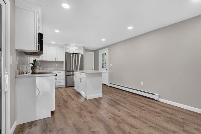10 Bradford Drive, Merrimack, NH 03054