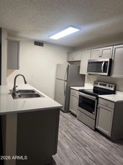 5236 W PEORIA Avenue 102, Glendale, AZ 85302