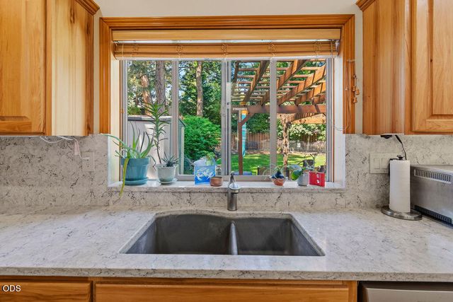 61119 Lodgepole Drive, Bend, OR 97702