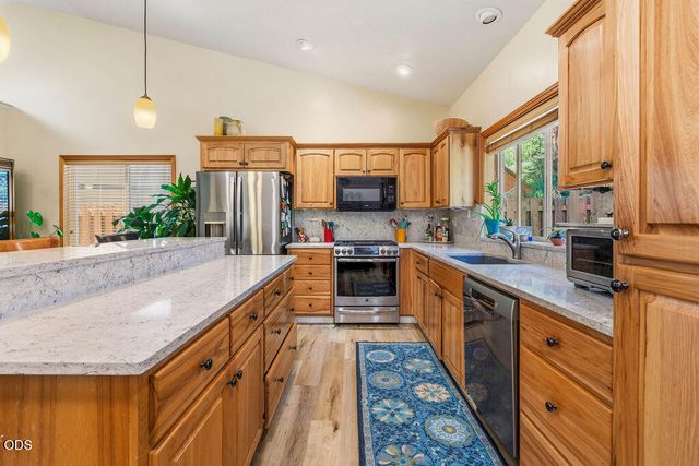 61119 Lodgepole Drive, Bend, OR 97702