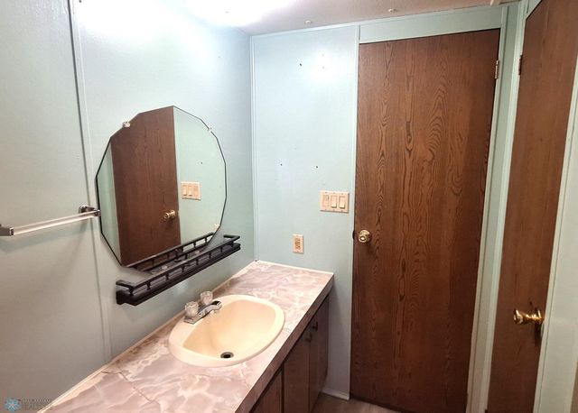 102 2nd Street N, Fairmount, ND 58030