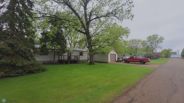 102 2nd Street N, Fairmount, ND 58030