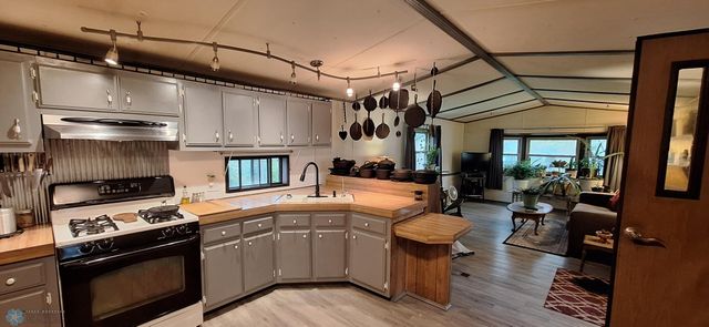 102 2nd Street N, Fairmount, ND 58030