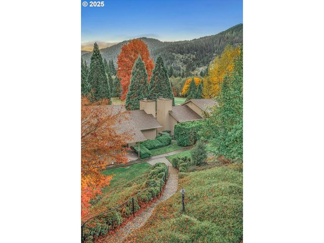 68653 E BOWMANS Cir, Welches, OR 97067