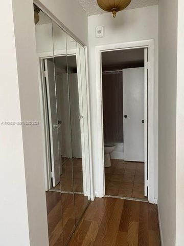 16465 NE 22nd Ave 118, North Miami Beach, FL 33160