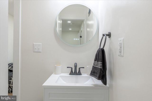 4702 MEADE ST NE, Washington, DC 20019