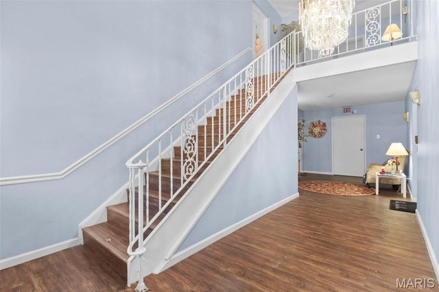 4351 Chateau De Ville Drive A, St Louis, MO 63129
