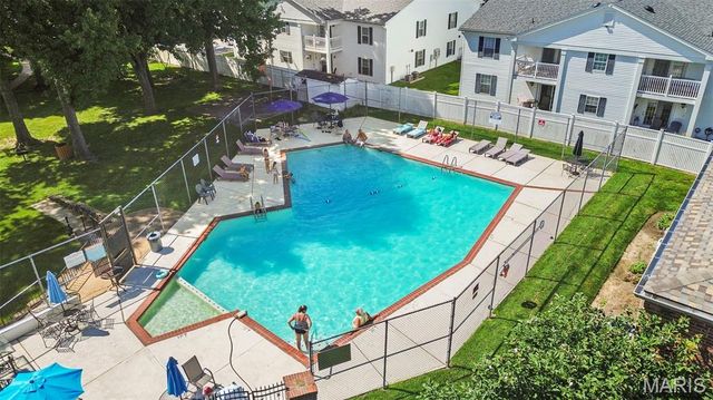 4351 Chateau De Ville Drive A, St Louis, MO 63129