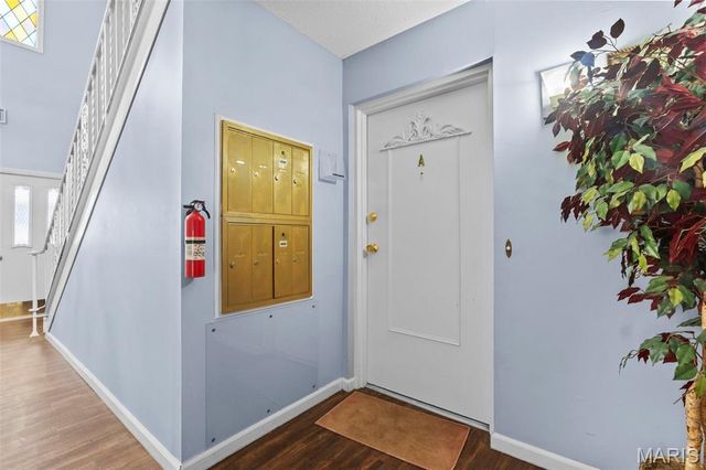 4351 Chateau De Ville Drive A, St Louis, MO 63129
