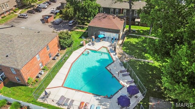 4351 Chateau De Ville Drive A, St Louis, MO 63129