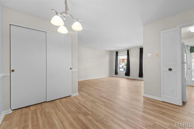 4351 Chateau De Ville Drive A, St Louis, MO 63129