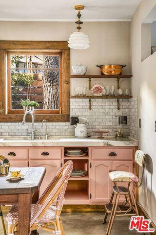 1718 S Hobart Boulevard, Los Angeles, CA 90006