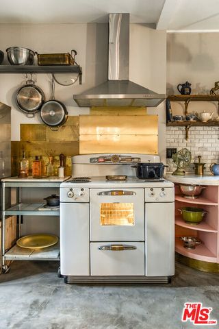 1718 S Hobart Boulevard, Los Angeles, CA 90006