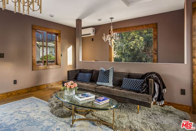 1718 S Hobart Boulevard, Los Angeles, CA 90006
