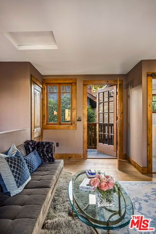 1718 S Hobart Boulevard, Los Angeles, CA 90006