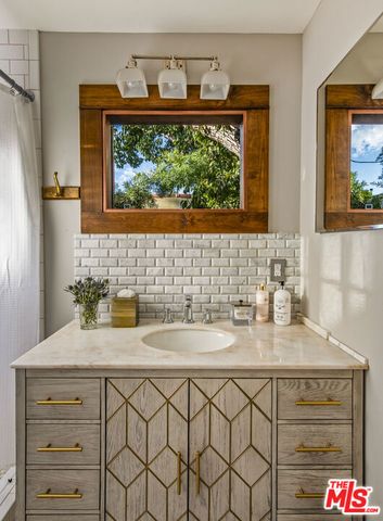 1718 S Hobart Boulevard, Los Angeles, CA 90006
