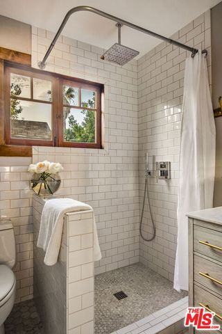 1718 S Hobart Boulevard, Los Angeles, CA 90006