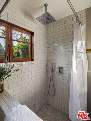 1718 S Hobart Boulevard, Los Angeles, CA 90006