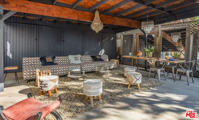 1718 S Hobart Boulevard, Los Angeles, CA 90006