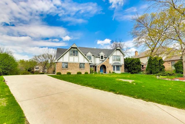766 Camelot Drive, Burr Ridge, IL 60527