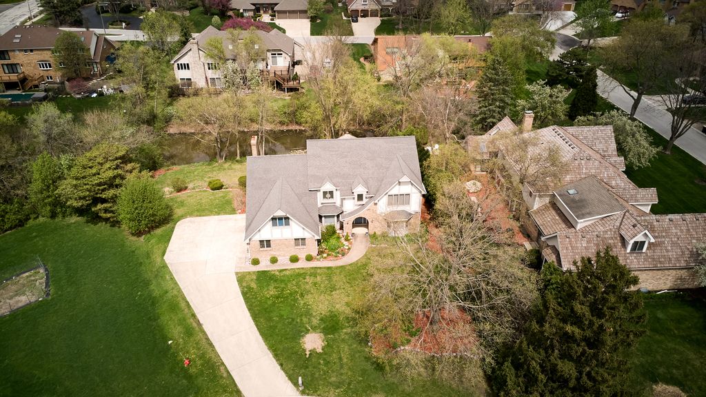 766 Camelot Drive, Burr Ridge, IL 60527